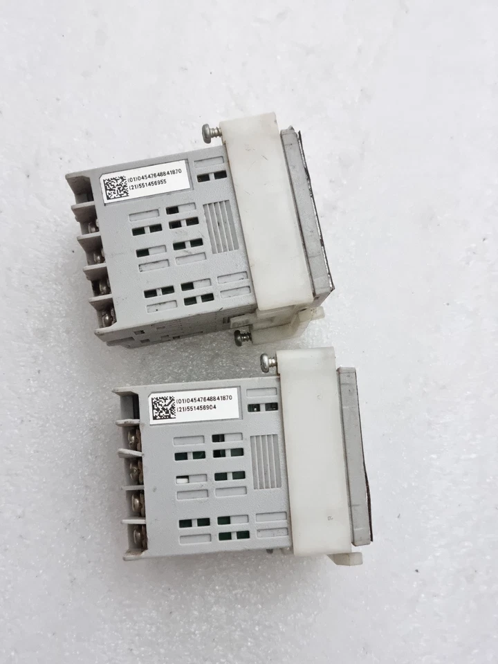 LOT OF 2PCS Omron E5CWL-Q1TC Temperature Controller 100 to 240 Vac E5CWLQ1TC